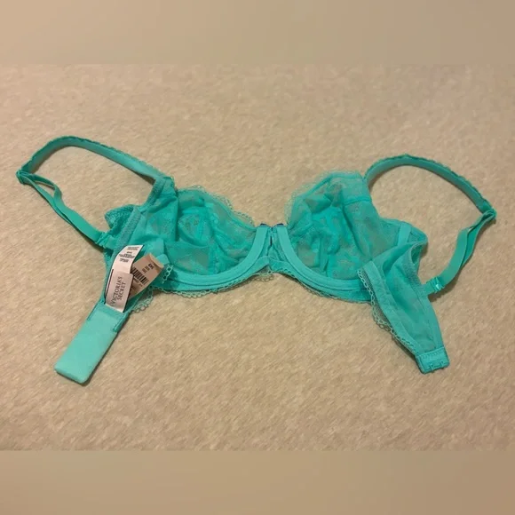 ✨New✨Victoria’s Secret Lace Bra & Body by Victoria Set in Bright Sunsine & Teal✨